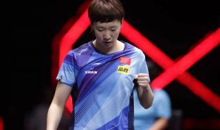 孙颖莎与小学生对打